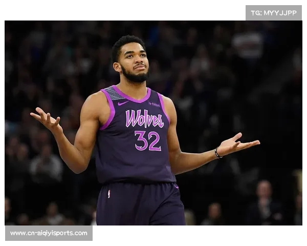 唐斯重返明尼苏达，赛前与森林狼老队友拥抱致意